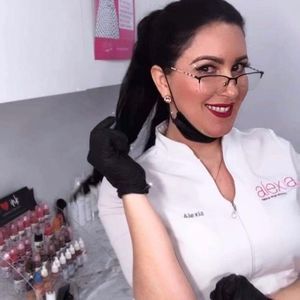 Meet your Posher, Alexia